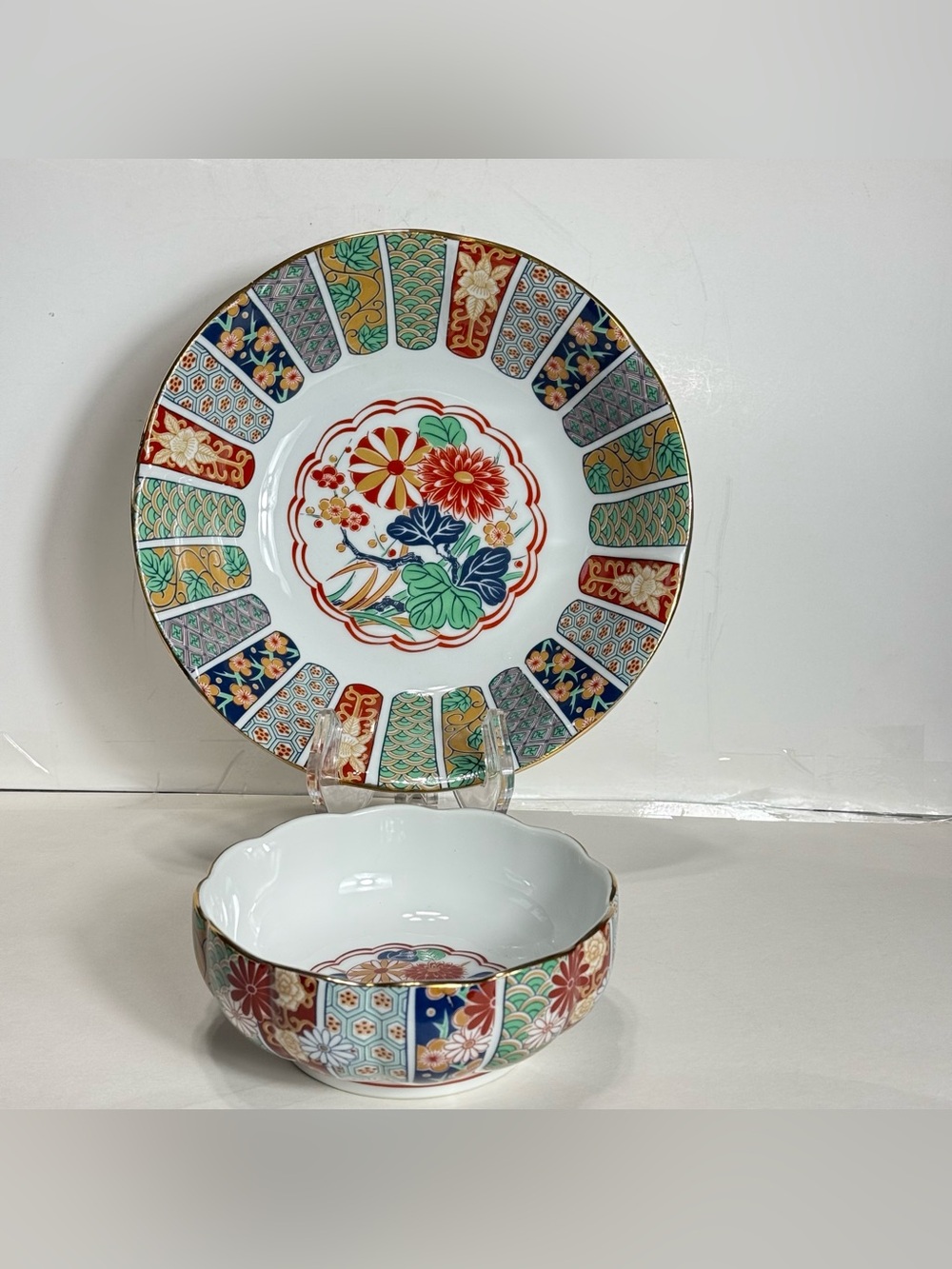 2 VTG Arita Imari Fan Japanese Porcelain Bowls Scalloped Gold Edge SIGNED 9.25”